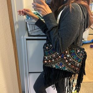 Black purse with embroidery Pull & Bear